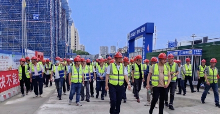 中達(dá)建設(shè)現(xiàn)場觀摩會(huì)、安全生產(chǎn)會(huì)議暨“安全生產(chǎn)月”活動(dòng)動(dòng)員大會(huì)圓滿舉行