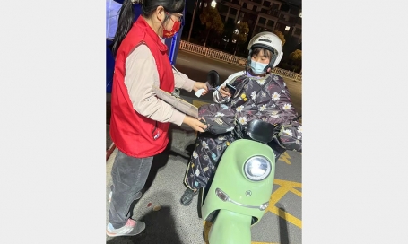 進(jìn)社區(qū)開展防疫志愿服務(wù)