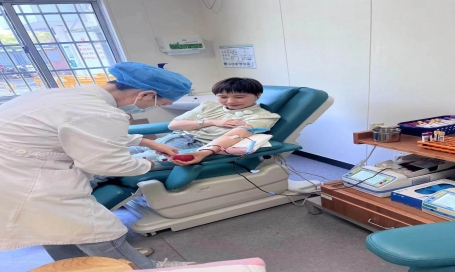 黨員帶頭義務(wù)獻(xiàn)血