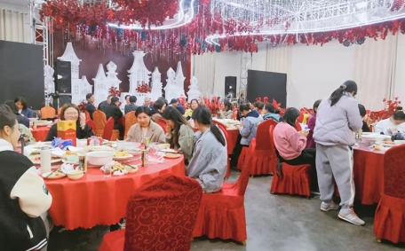 公司中高層婦女節(jié)宴請全體女職工