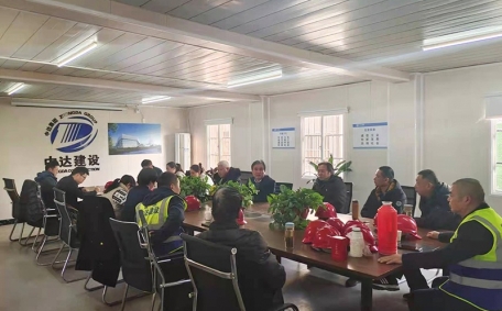 建設(shè)黨支部與鄰里中心黨支部聯(lián)合開展年終會議